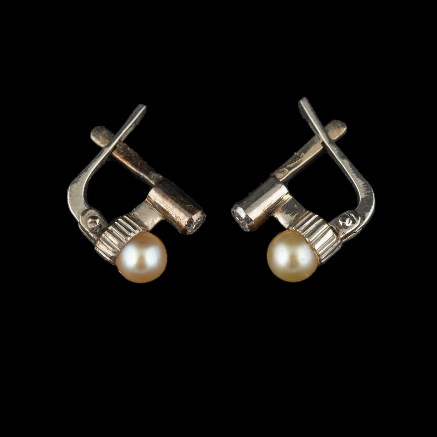 Par de Brincos em Ouro Branco com Diamantes e Pérolas