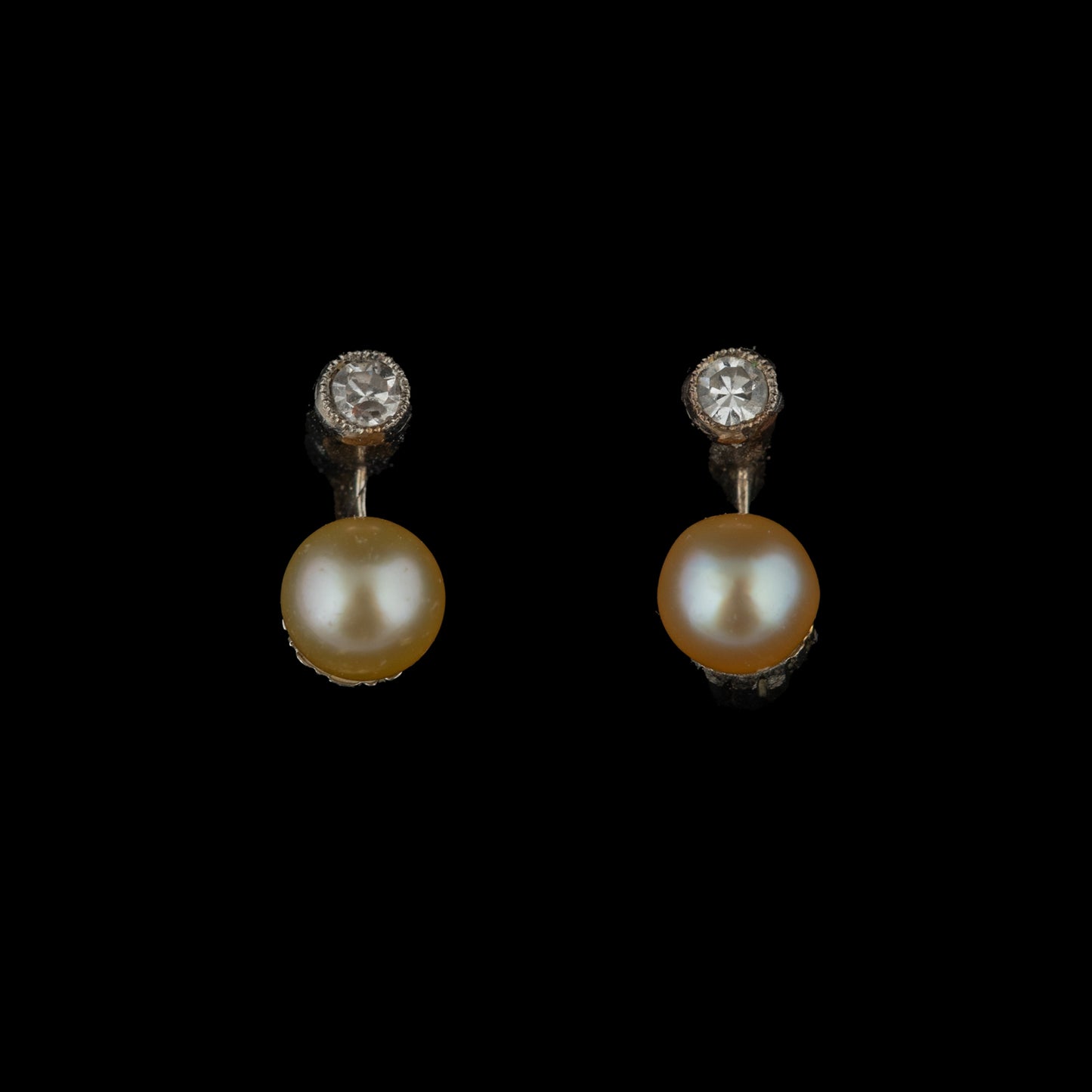 Par de Brincos em Ouro Branco com Diamantes e Pérolas